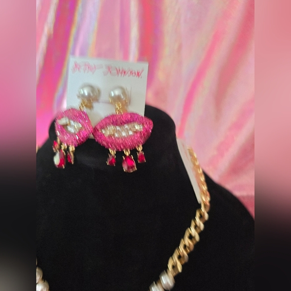 Betsey Johnson Vampire Pink Necklace and Earring set! NWT - Picture 6 of 15
